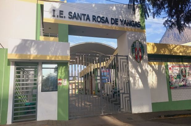 Ingreso de la I.E. Santa Rosa de Yangas