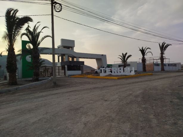 Pórtico de ingreso Terra Lima